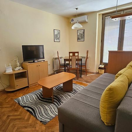 Lovely Square Apartment Purple Velvet Skopje Eksteriør billede