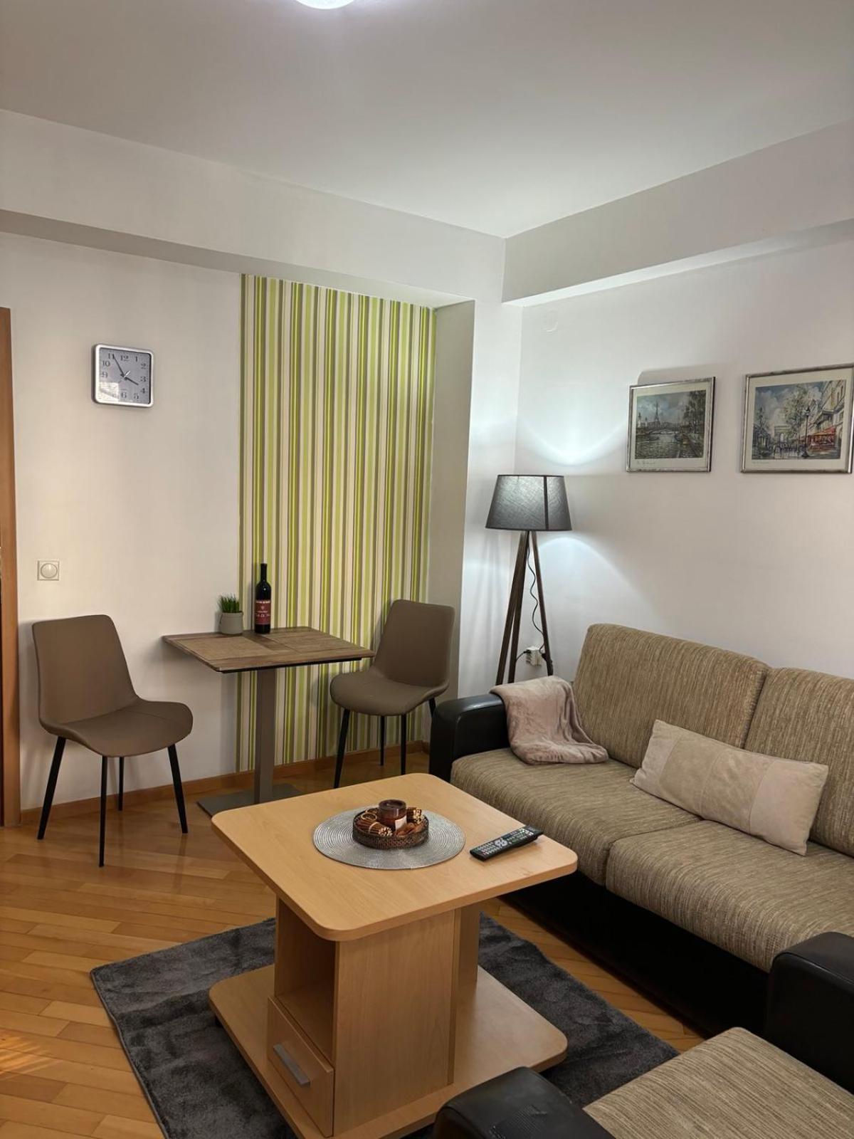 Lovely Square Apartment Purple Velvet Skopje Eksteriør billede