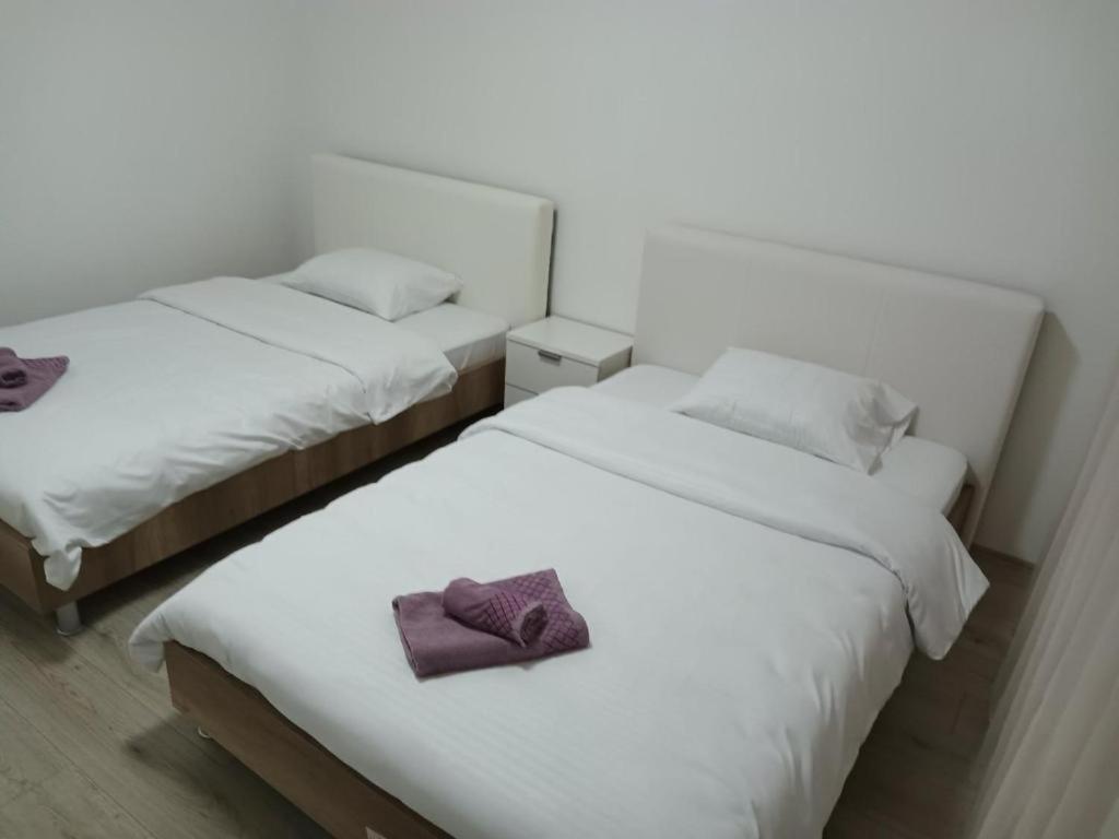 Lovely Square Apartment Purple Velvet Skopje Værelse billede