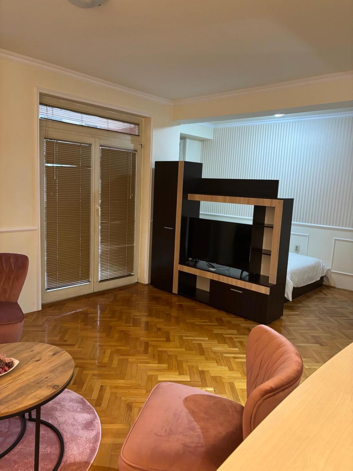 Lovely Square Apartment Purple Velvet Skopje Værelse billede