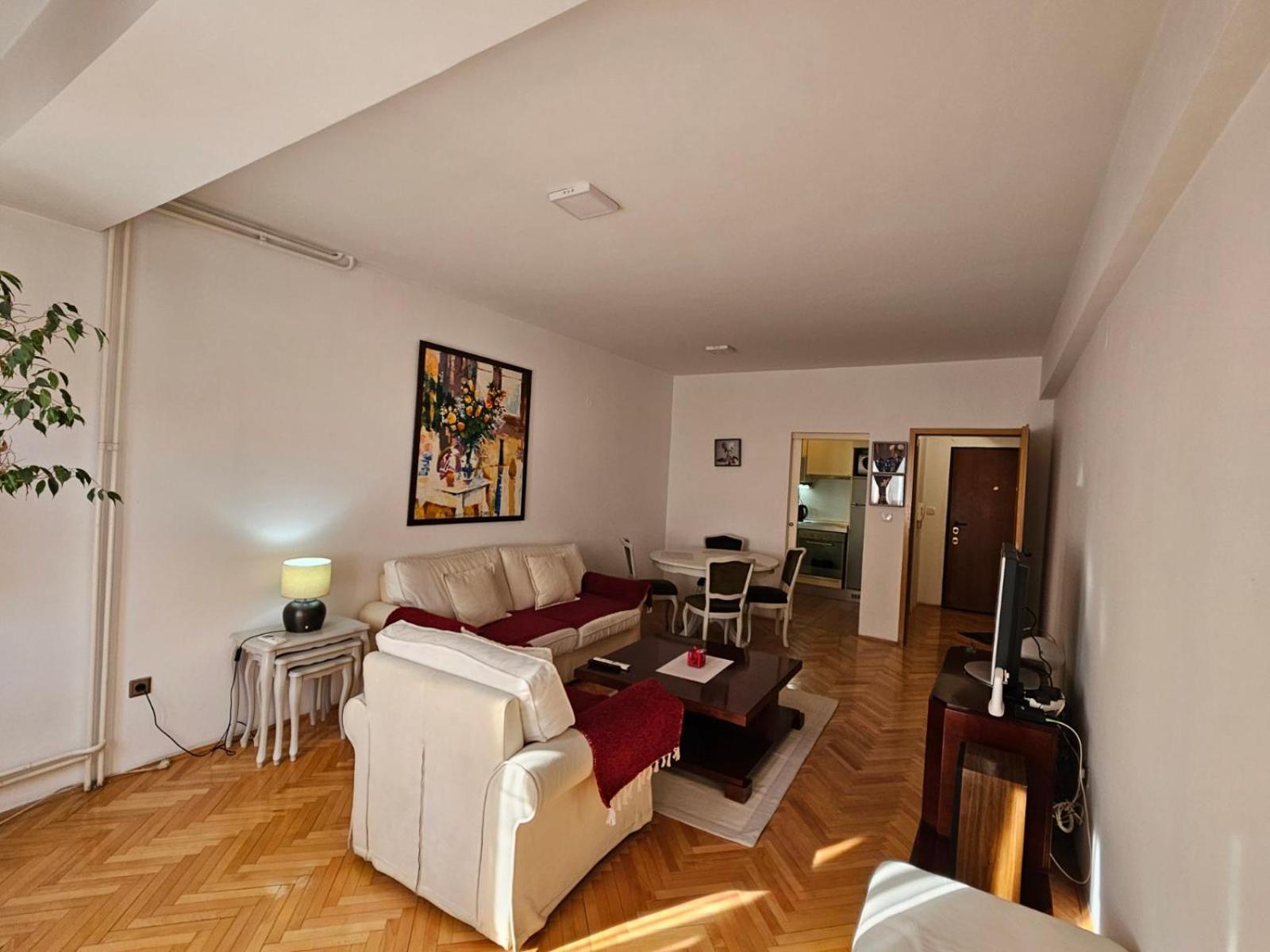 Lovely Square Apartment Purple Velvet Skopje Eksteriør billede
