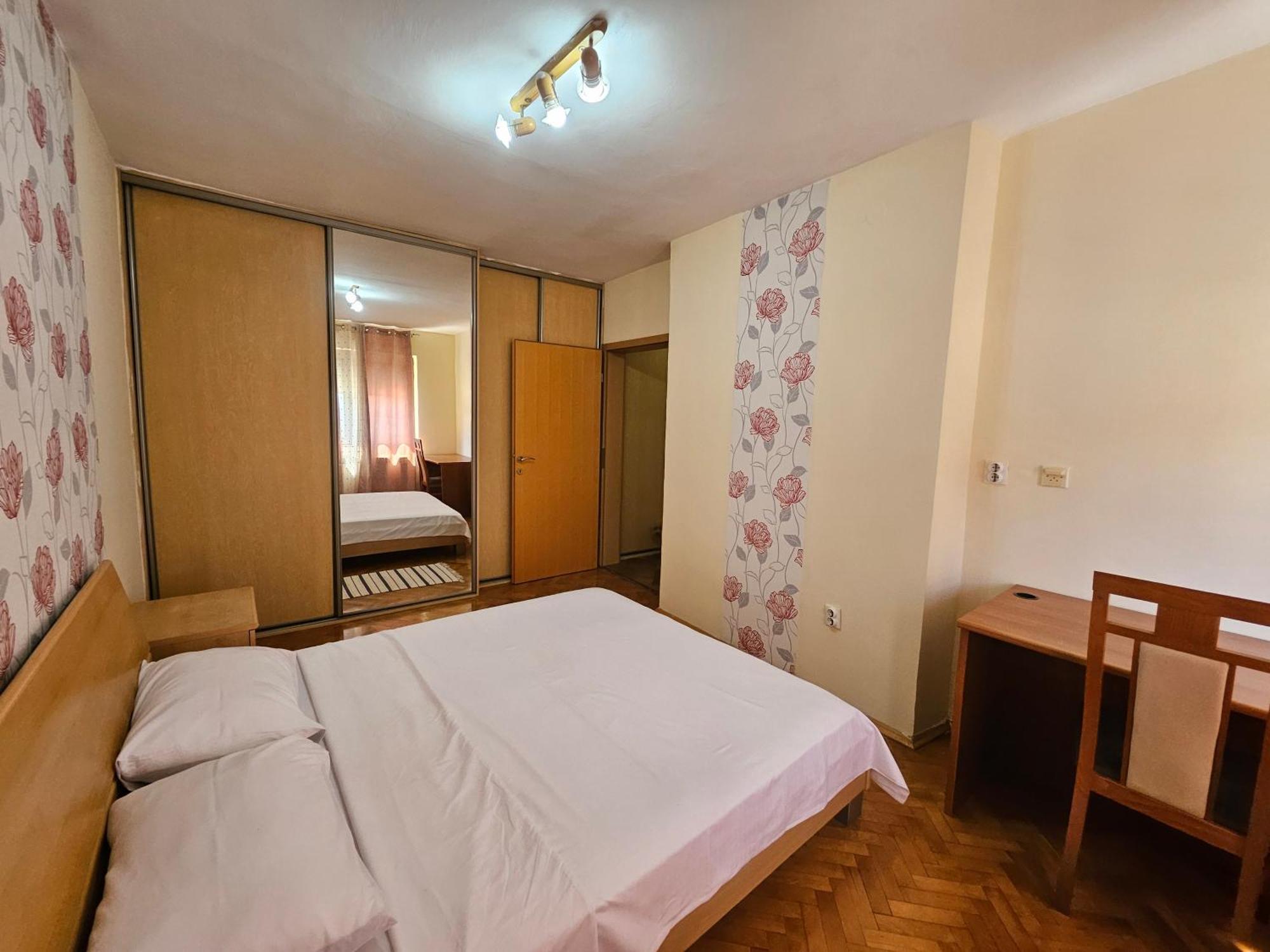Lovely Square Apartment Purple Velvet Skopje Værelse billede