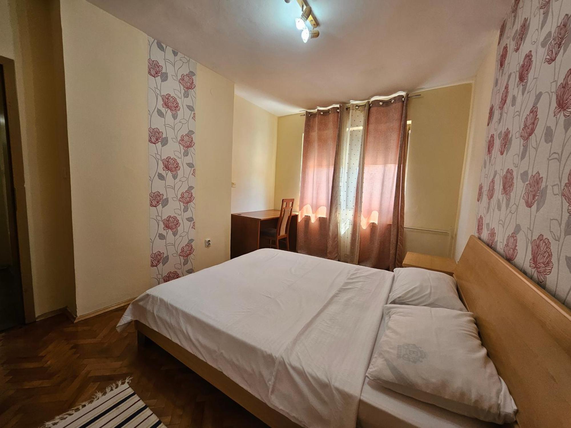 Lovely Square Apartment Purple Velvet Skopje Værelse billede
